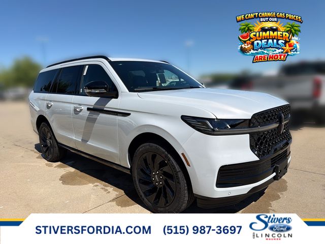 Crystal White Metallic Clearcoat 2026 Lincoln Navigator SUV / Crossover Four-Wheel Drive Automatic