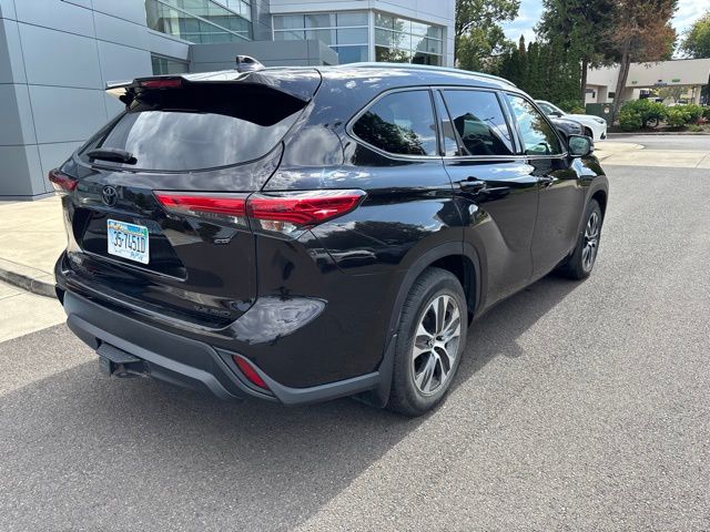 Used 2021 Brown Toyota XLE image 4