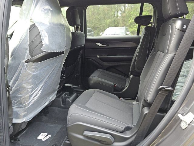 2026 Jeep Grand Cherokee L Laredo 4x2