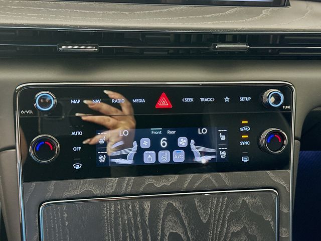 Thumbnail: 2026 Genesis GV80 - 14