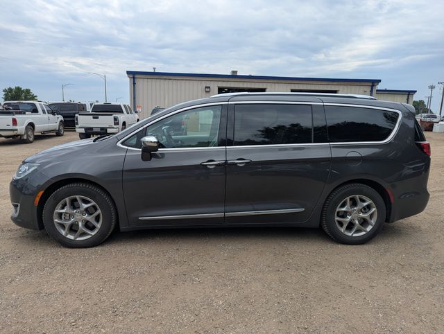2018 Granite Crystal Metallic Clearcoat Chrysler Pacifica Limited FWD Van