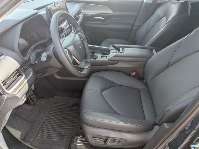 2025 Toyota Grand Highlander Hybrid - Image 12
