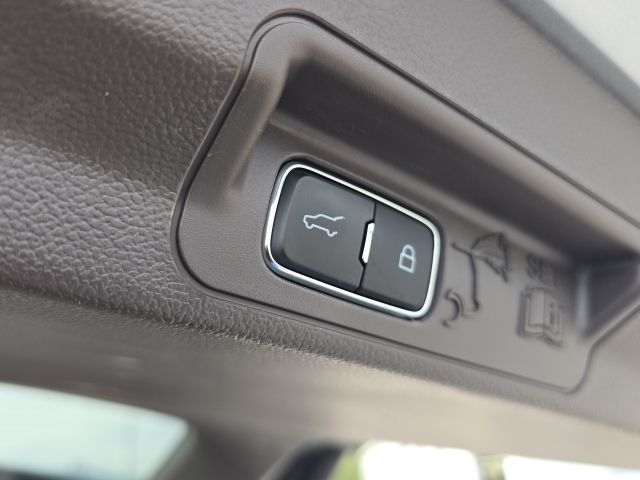 2023 Ford Explorer Platinum:B02247