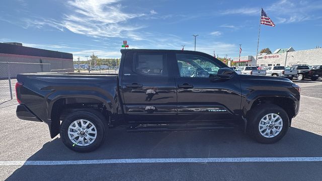 2025 Toyota Tacoma SR5 - Photo 8