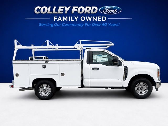 Oxford White 2025 Ford F-250 Super Duty Pickup Truck 4X2 Automatic