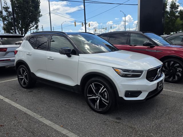 White 2019 Volvo XC40 SUV / Crossover Front-Wheel Drive Automatic