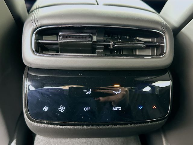 Thumbnail: 2026 Genesis G80 - 18