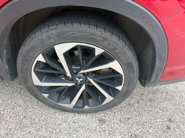 Certified Used 2022 Red Mitsubishi SE image 19