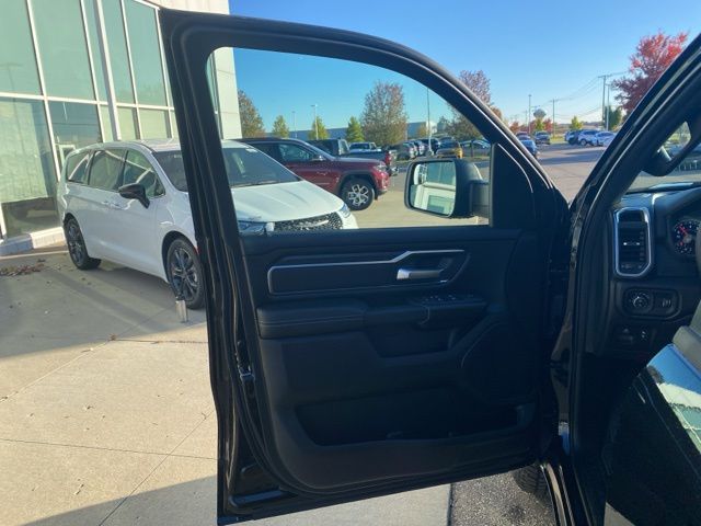 2026 Ram 1500 Big Horn/Lone Star - Diamond Black Crystal Pearlcoat exterior view 13