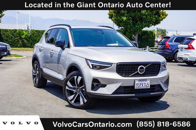 2025 Volvo XC40 B5 Plus Dark Theme AWD