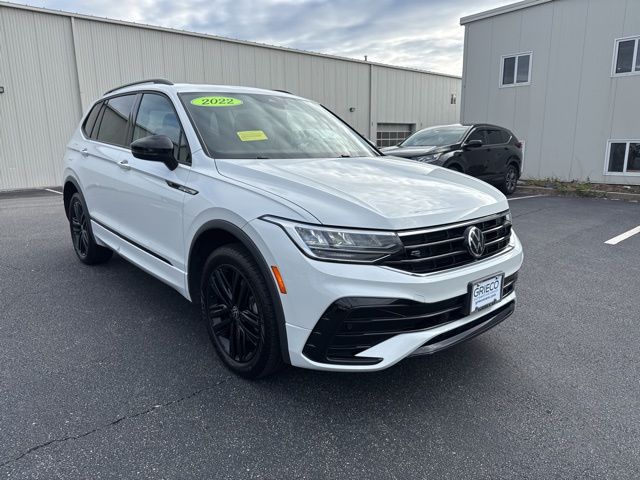 2022 Volkswagen Tiguan SE R-LINE BLACK's photo