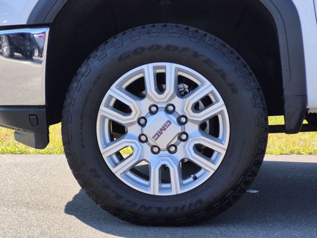 Used 2023 White GMC SLT image 17