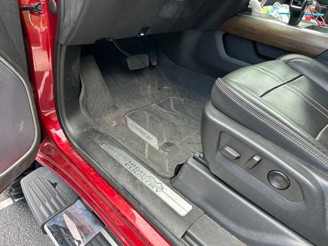 Used 2022  Chevrolet High Country image 23
