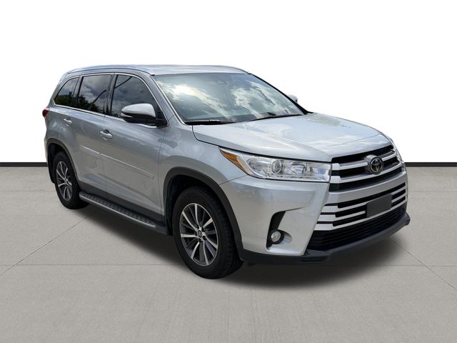 2019 Toyota Highlander XLE Silver at Toyota of Victoria