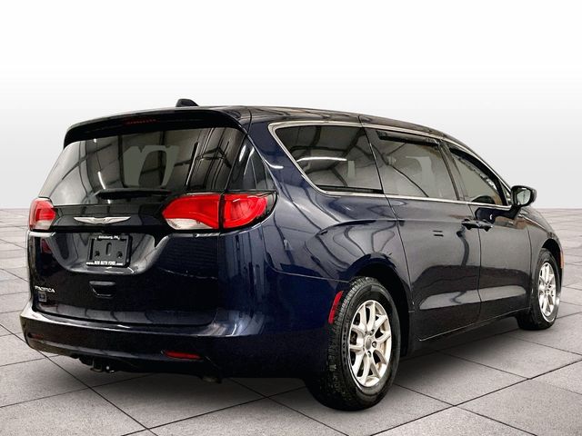2017 Chrysler Pacifica Touring - 10