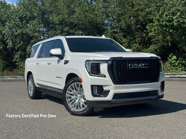 White Frost Tricoat 2023 GMC Yukon XL SUV / Crossover Four-Wheel Drive 