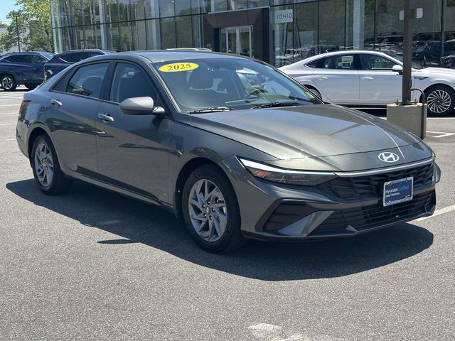 Gray 2025 Hyundai Elantra Hybrid Blue FWD Sedan Front-Wheel Drive 6-Speed Dual Clutch