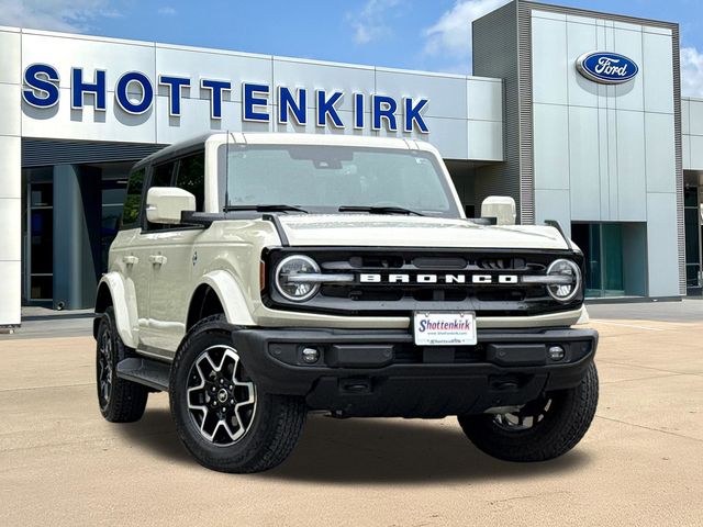 2025 Ford Bronco Outer Banks 4x4's photo
