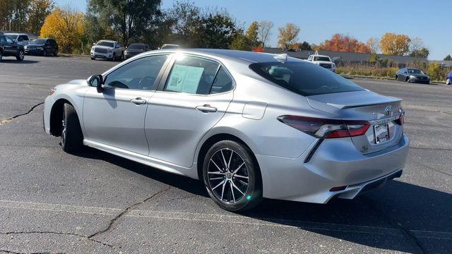 2022 Toyota Camry SE 6