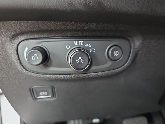 Used 2020 White GMC SLT image 26