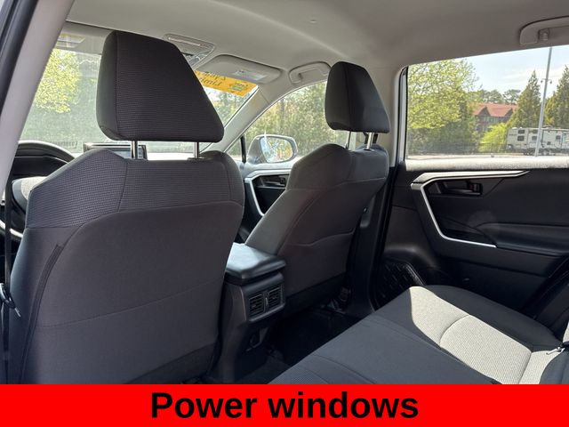 2020 Toyota RAV4 Hybrid LE photo