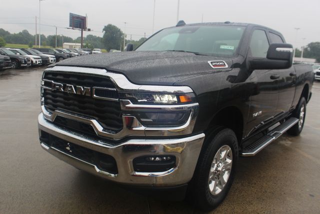 Diamond Black Crystal Pearlcoat 2026 RAM 2500 Pickup Truck Four-Wheel Drive 8-Speed Automatic