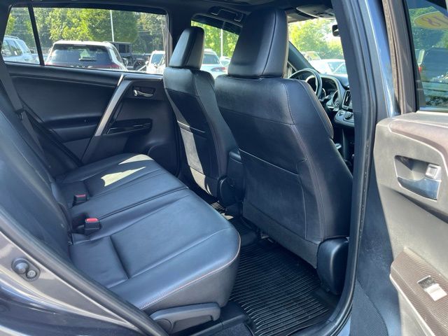 2018 Toyota RAV4 SE - Photo 21