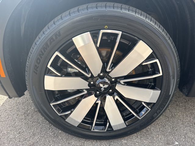 Used 2025  Mitsubishi SE image 13