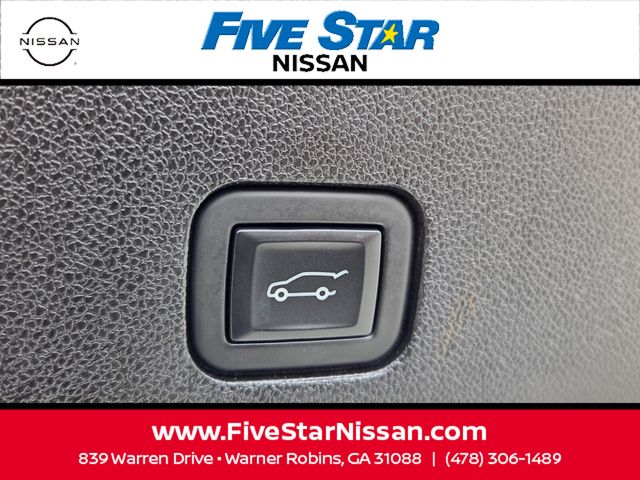 Used 2023 White Cadillac Luxury image 15