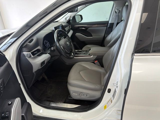 2021 Toyota Highlander Limited White at Bayway Cadillac Southwest