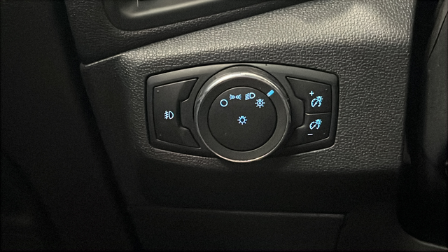 Used 2020 Shadow Black Ford SE image 28