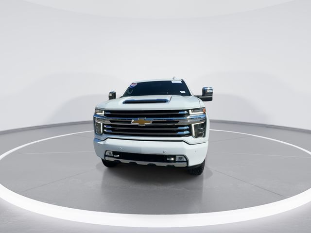 Used 2023 White Chevrolet High Country image 2