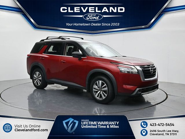 Red (Scarlet Ember Tintcoat/Super Black) 2022 Nissan Pathfinder SUV / Crossover All-Wheel Drive 9-Speed Automatic