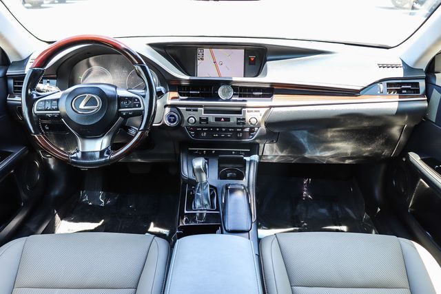 Used 2018 Silver Lexus 300h image 14