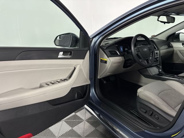 Used 2017 Hyundai Sonata For Sale in Indianapolis, IN