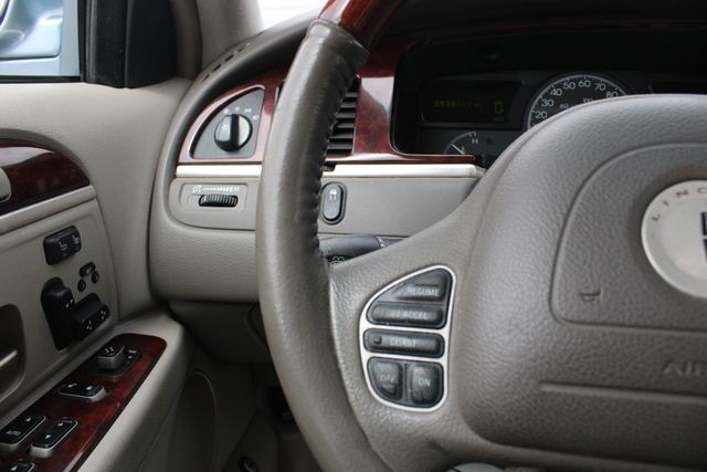 Used 2003 Silver Lincoln Signature image 9