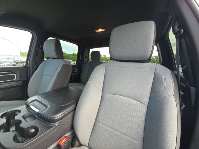 2024 Ram 3500 SLT:B01822