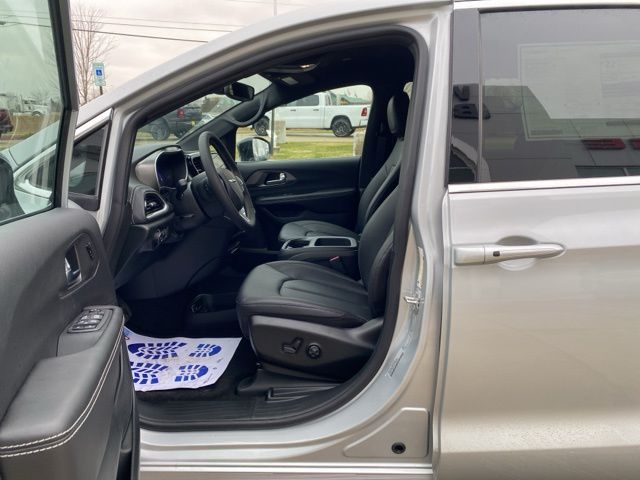 2026 Chrysler Pacifica Select - Silver Mist Clearcoat exterior view 11