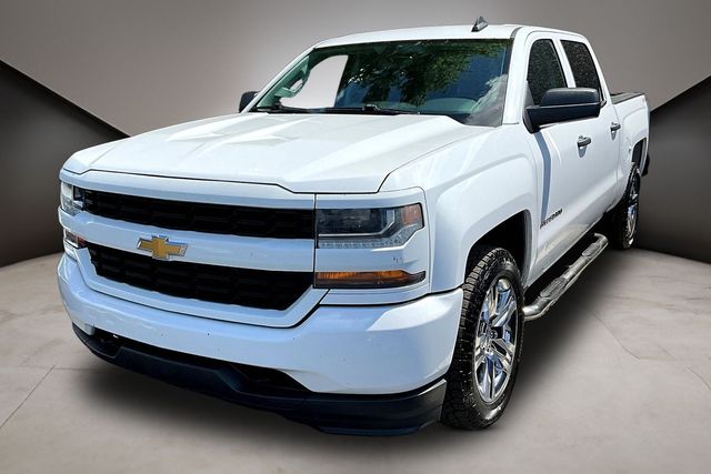Summit White 2018 Chevrolet Silverado 1500 Custom Crew Cab 4WD Pickup Truck Four-Wheel Drive 6-Speed Automatic Overdrive