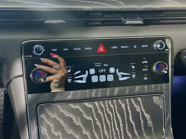 Thumbnail: 2026 Genesis GV80 - 14