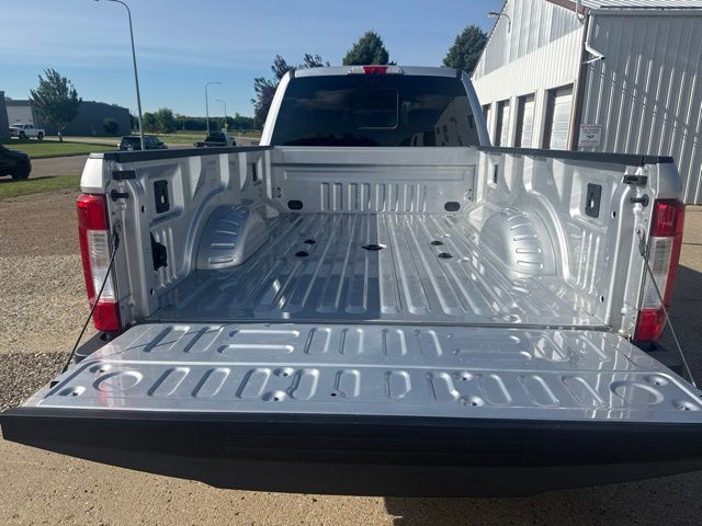 2017 Ingot Silver Ford Super Duty F-350 DRW Lariat 4X4 Truck