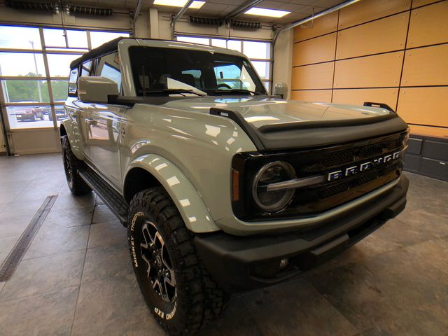 Cactus Gray 2023 Ford Bronco Outer Banks 4-Door 4WD SUV / Crossover Four-Wheel Drive Automatic