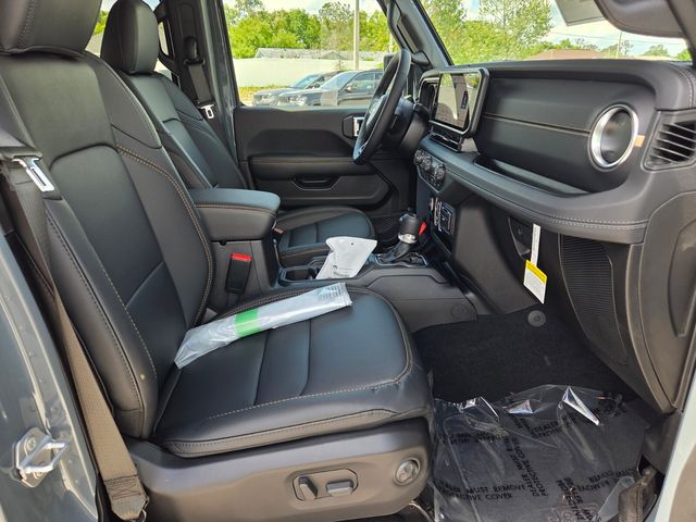 New 2026 Gray Jeep Sahara image 15