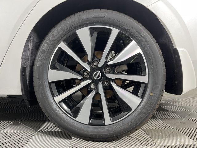 2025 Aspen White Tricoat Nissan Sentra SV FWD Sedan