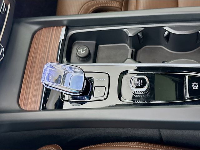 Thumbnail: 2025 Volvo XC60 - 15