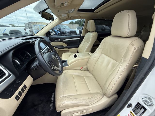 2015 Toyota Highlander XLE V6 White at Community Honda