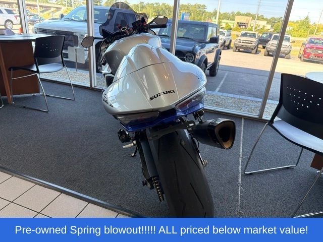 Used 2025 Silver Suzuki R image 6