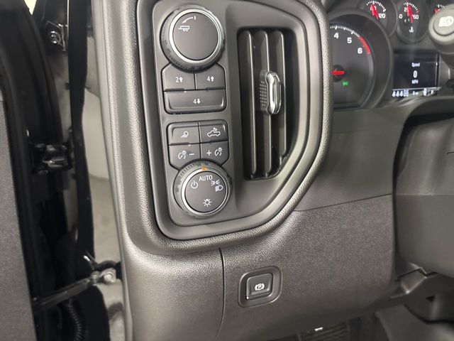 2025 Chevrolet Silverado 2500HD Custom photo