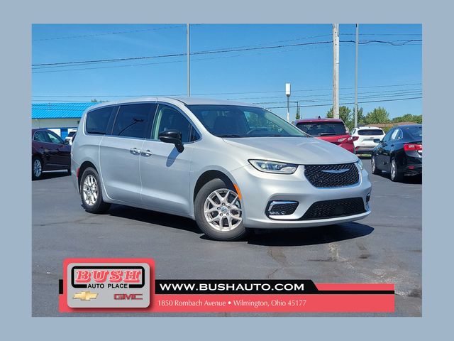 Silver Mist Clearcoat 2024 Chrysler Pacifica Minivan Front-Wheel Drive 9-Speed Automatic