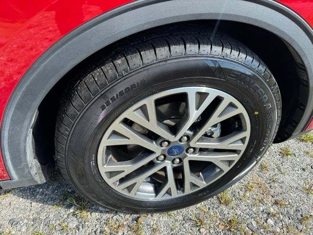 Used 2021 Red Ford SEL image 11